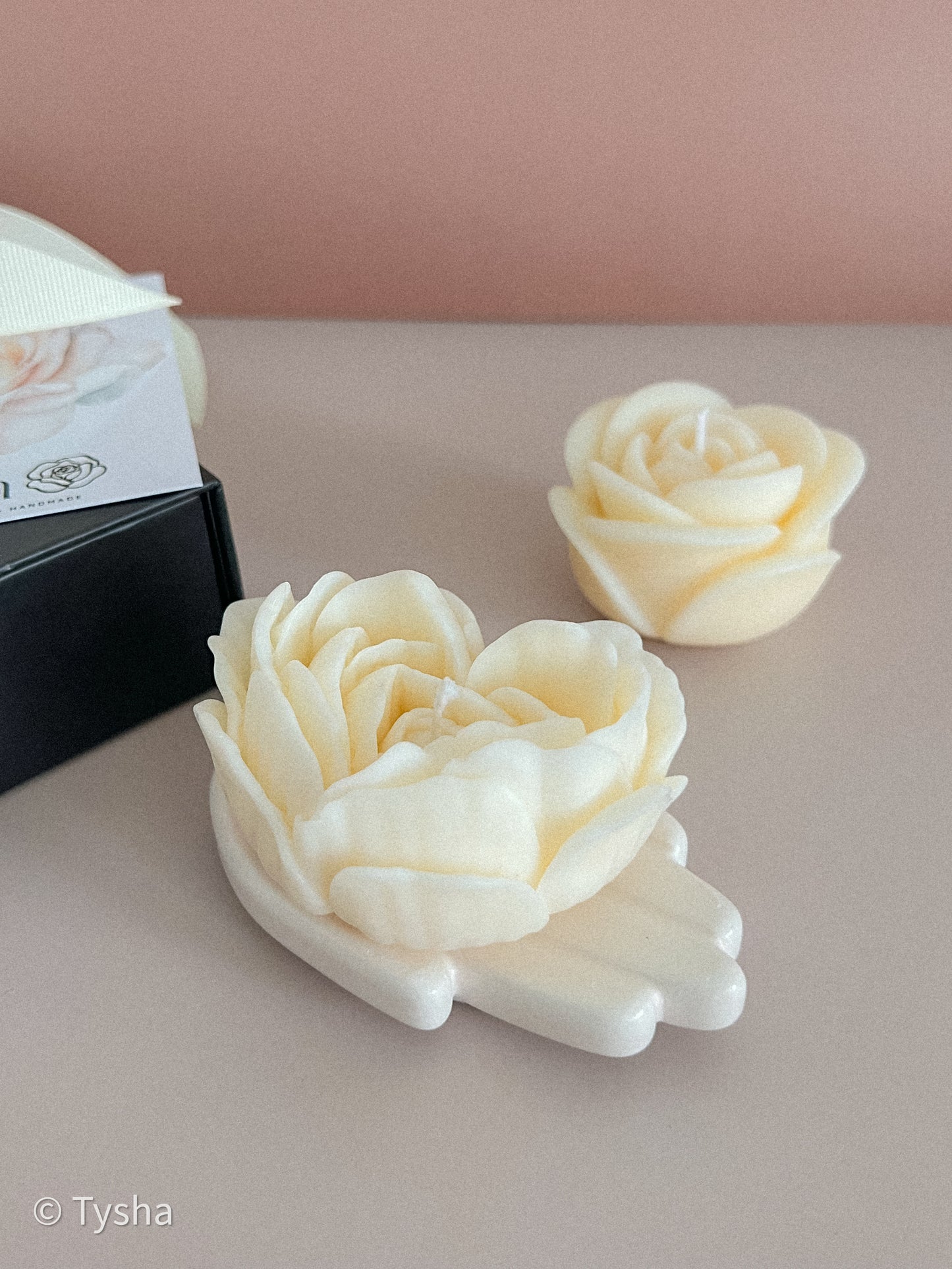 White Set of 2 Flowers Candles + stand