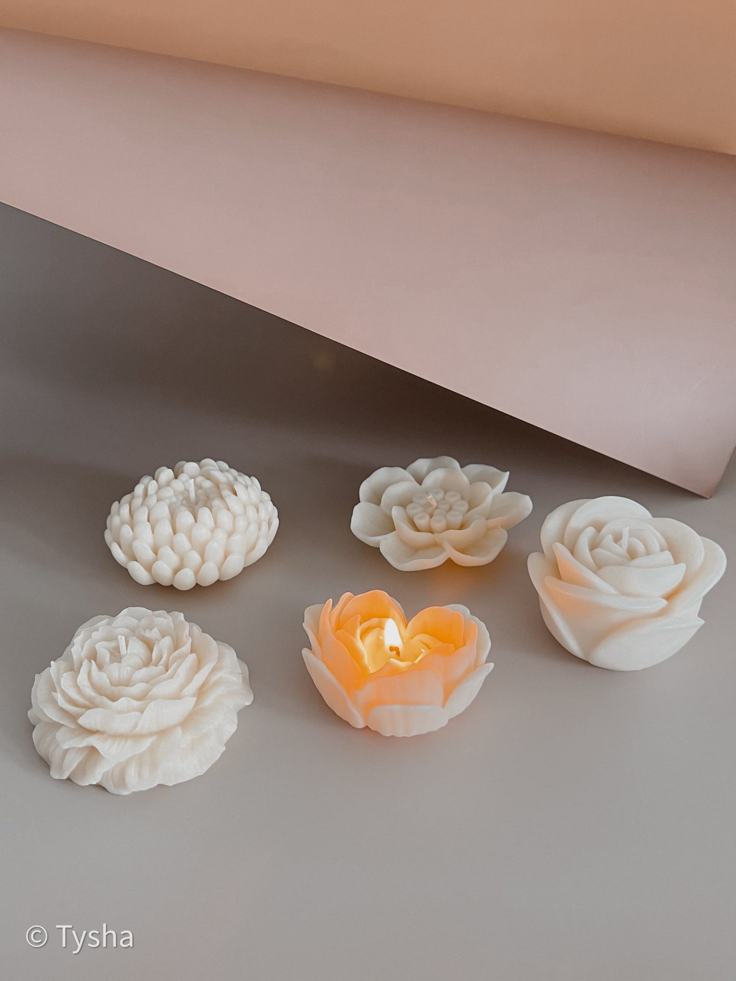 Set of Flowers Candles in a Gift Box