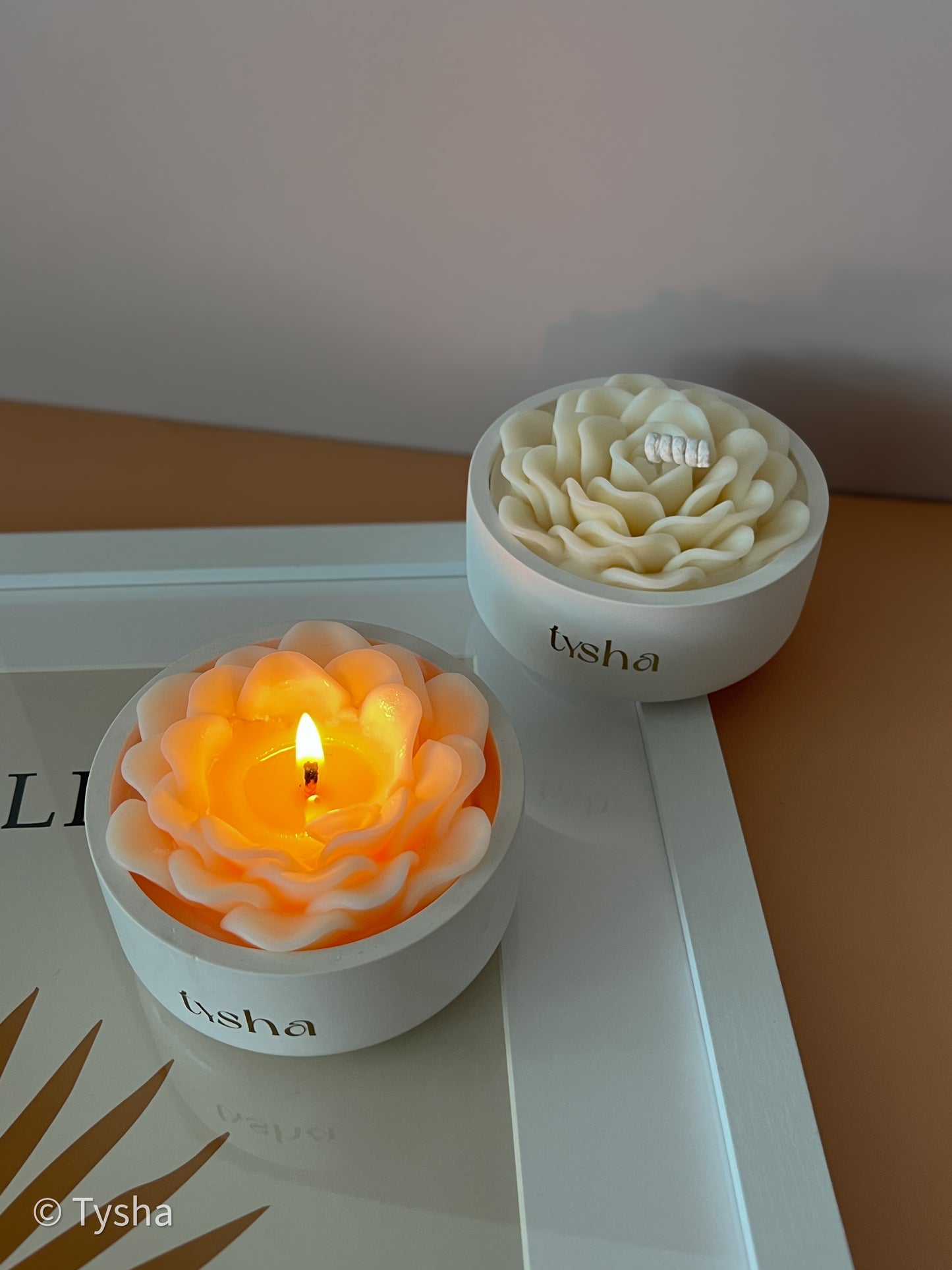 BLOOM Scented Candle * Black Violet and Saffron