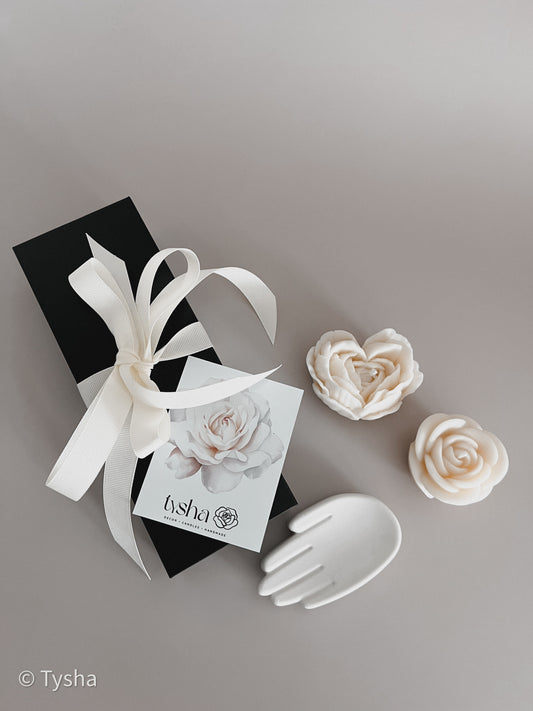 White Set of 2 Flowers Candles + stand
