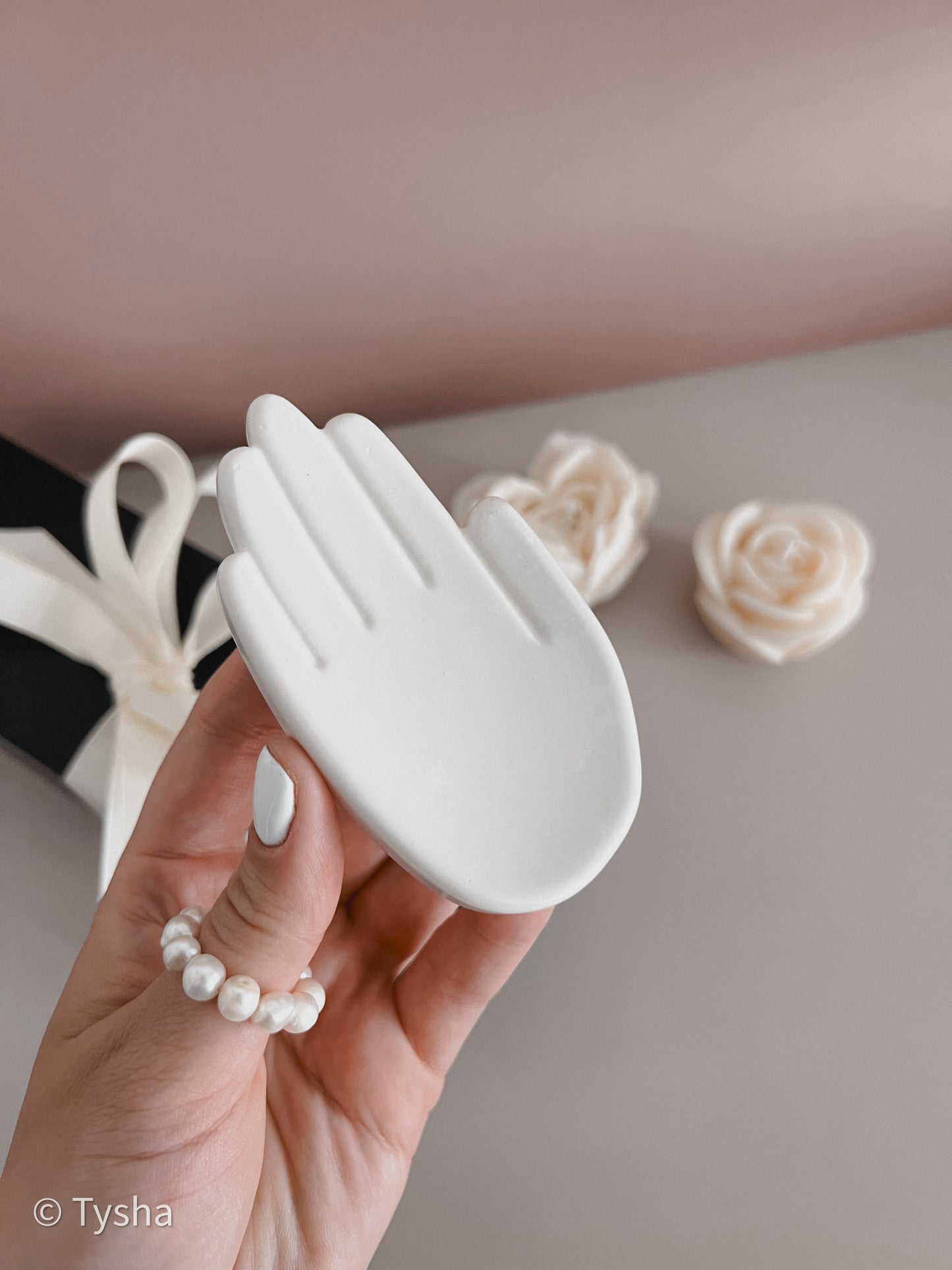 White Set of 2 Flowers Candles + stand