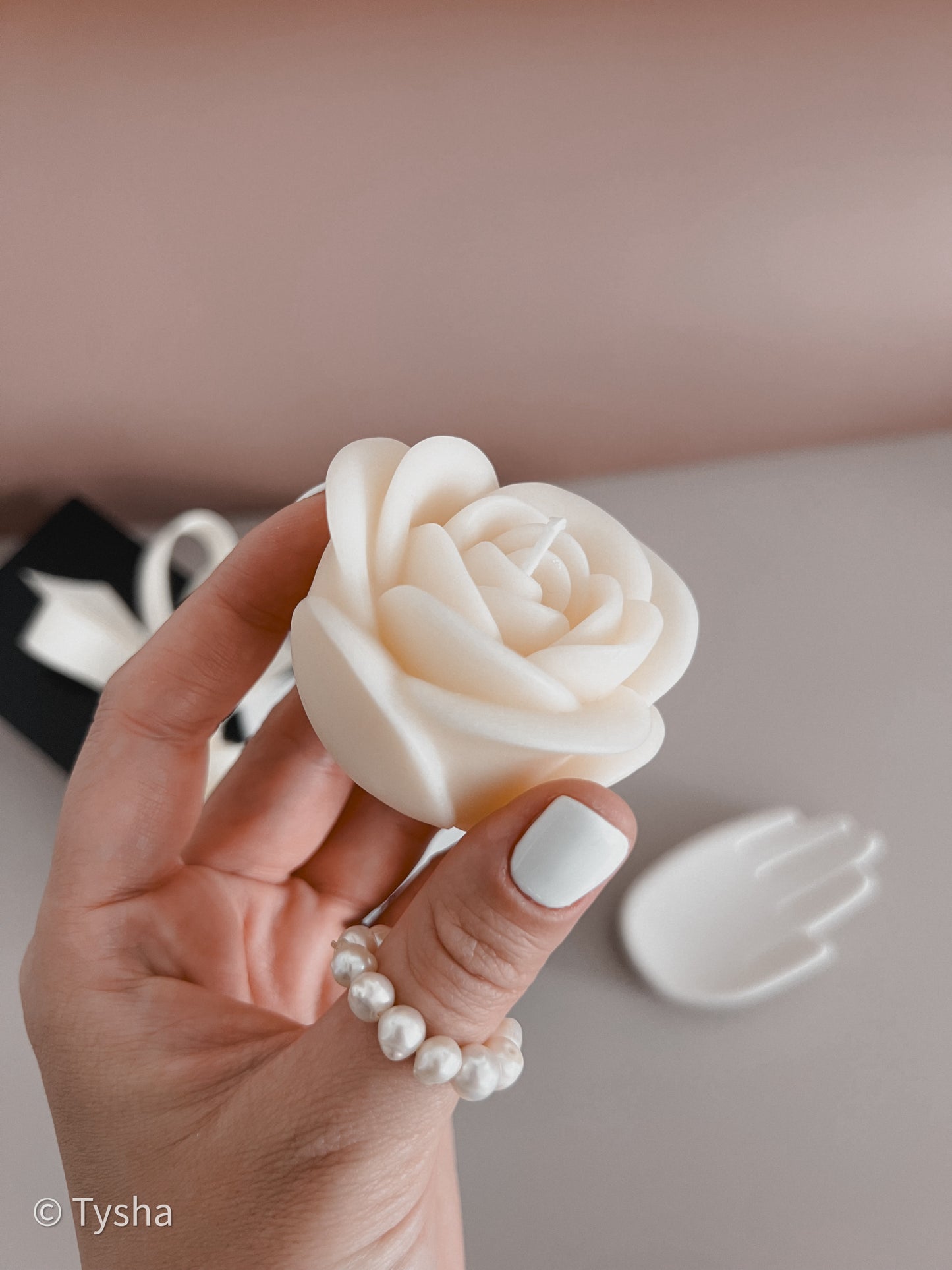 White Set of 2 Flowers Candles + stand
