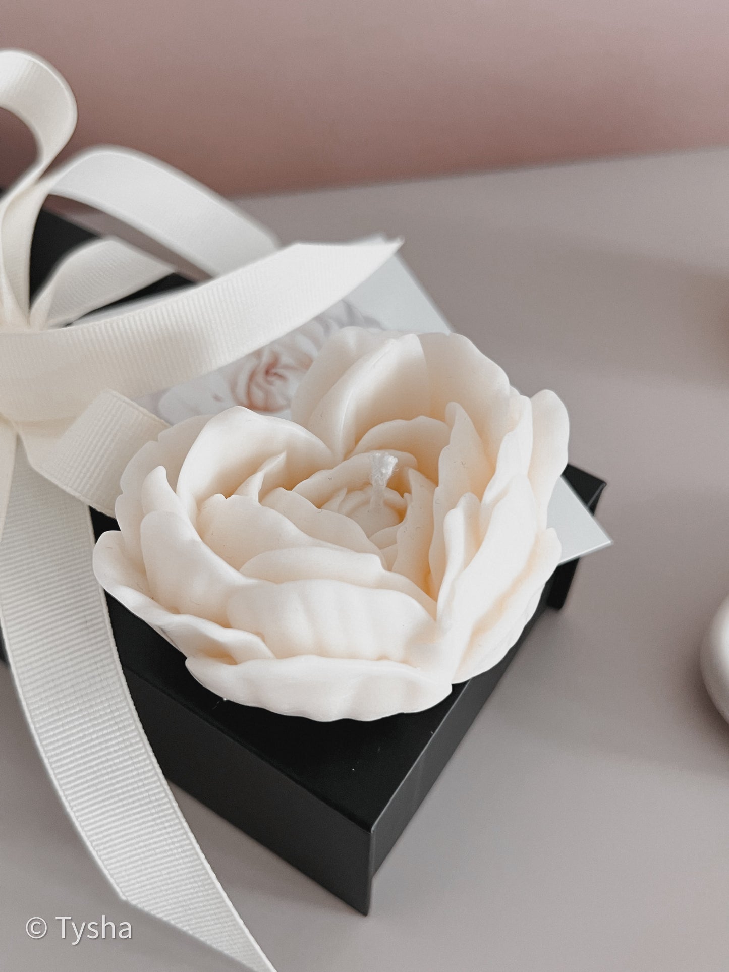 White Set of 2 Flowers Candles + stand