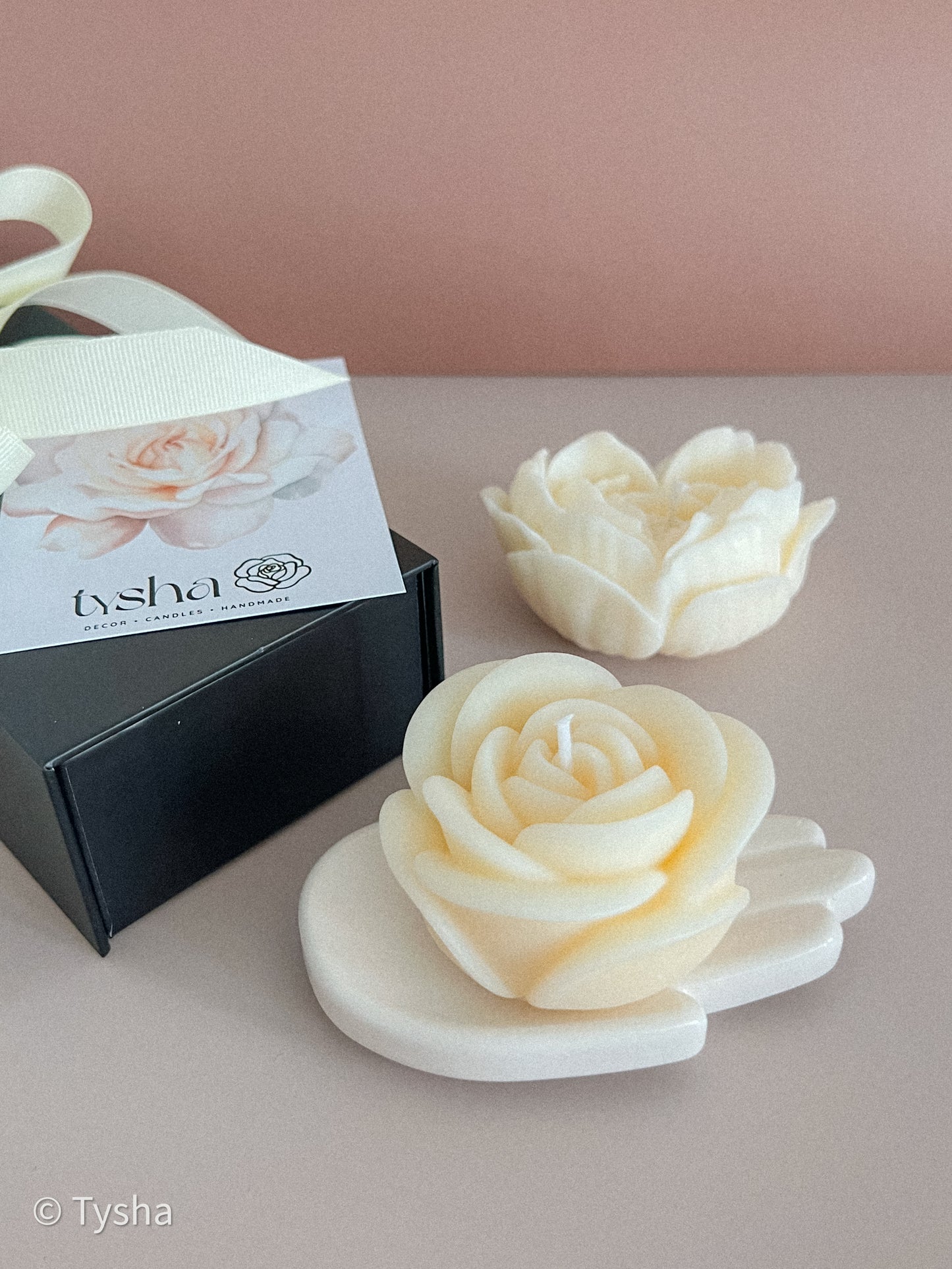 White Set of 2 Flowers Candles + stand