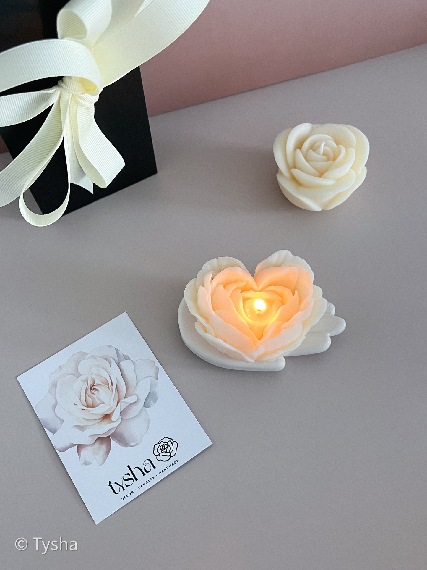 White Set of 2 Flowers Candles + stand