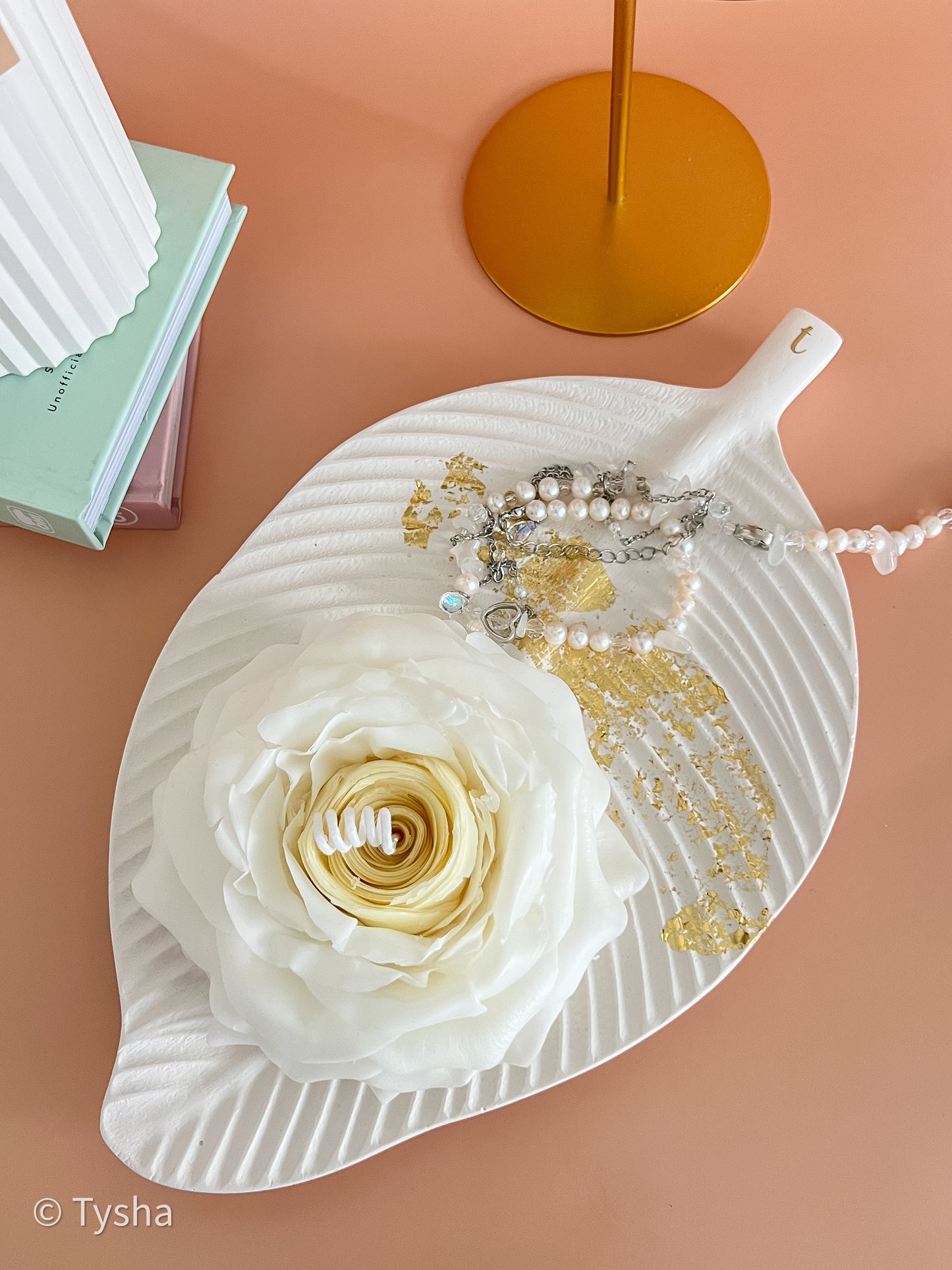 Decorative tray LEAF